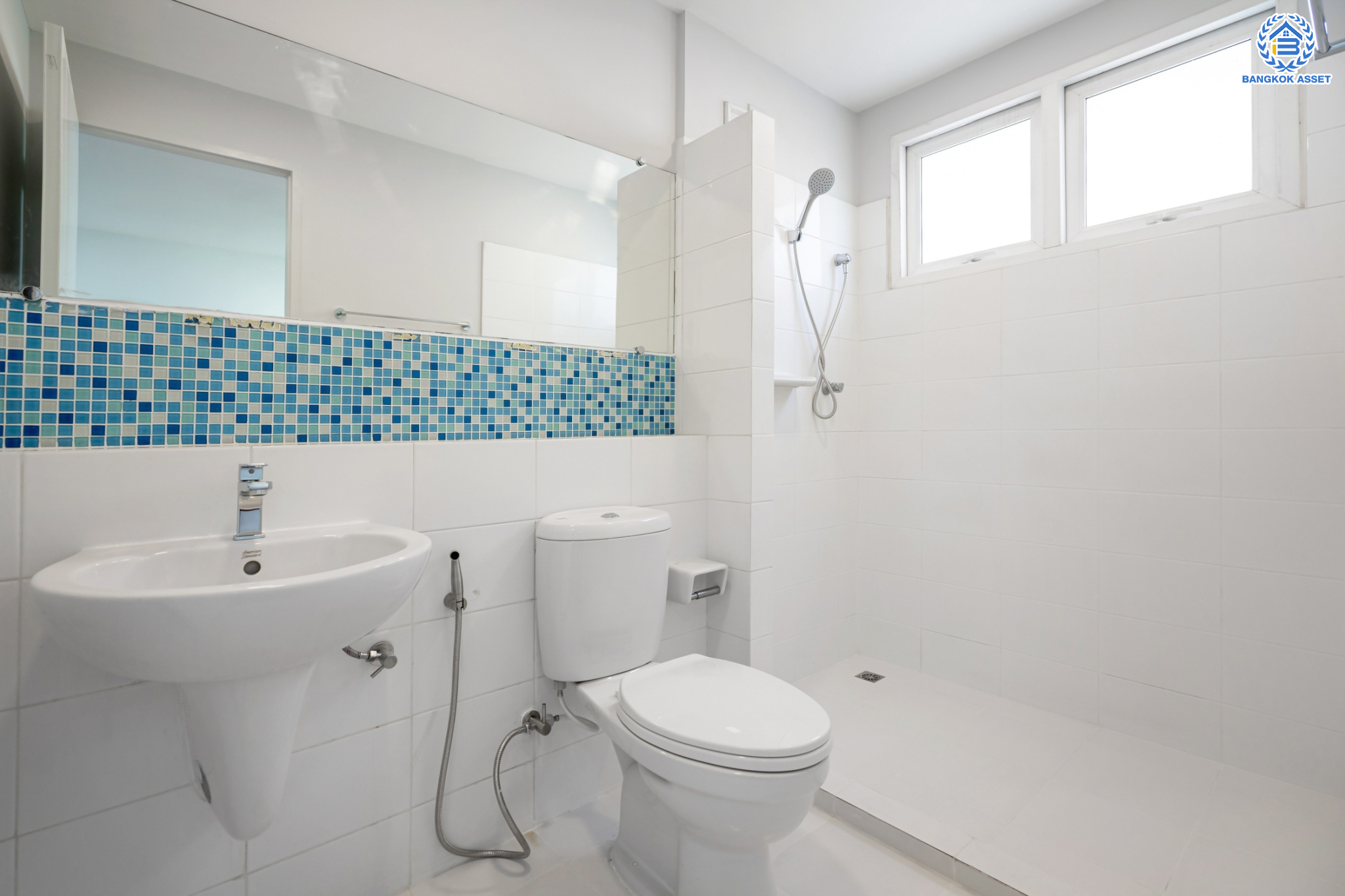 ทาวน์เฮ้าส์มือสอง 3 ชั้น ม.เดอะเทอเรซ ลาดพร้าว71 เนื้อที่ 21.6 ตร.ว. ฟังก์ชัน 3 ห้องนอน 4 ห้องน้ำ (ห้องนอนทุกห้องมีห้องน้ำในตัว) จอดรถได้ 2 คัน บนสุดยอดทำเลใจกลางเมือง! ตอบโจทย์ทุกไลฟ์สไตล์ ใจกลางห้างฯชั้นนำ เชื่อมต่อทั้งถนนเกษตร-นวมินทร์ , ลาดพร้าว , รัชโยธินฯ ใกล้ทางด่วนรามอินทรา เดินทางสะดวกสบาย ด้วยรถไฟฟ้าสายสีน้ำตาล "สถานีโรงเรียนสตรีวิทยา2"